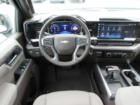 New 2026 Chevrolet Silverado 1500 LTZ w/ LTZ Premium Package AWD/4WD image 17