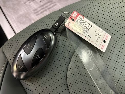 New 2026 Hyundai Elantra Limited image 30