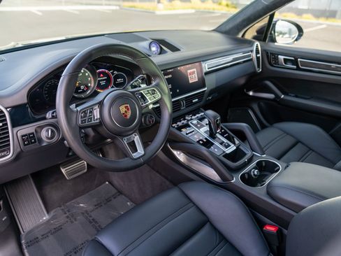 Certified 2021 Porsche Cayenne Turbo S AWD/4WD image 4