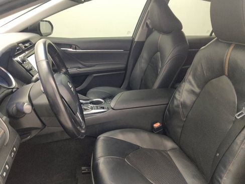 Used 2018 Toyota Camry XLE FWD image 17