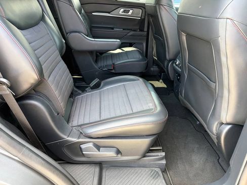 Used 2025 Ford Explorer ST-Line w/ Premium Package AWD/4WD image 39