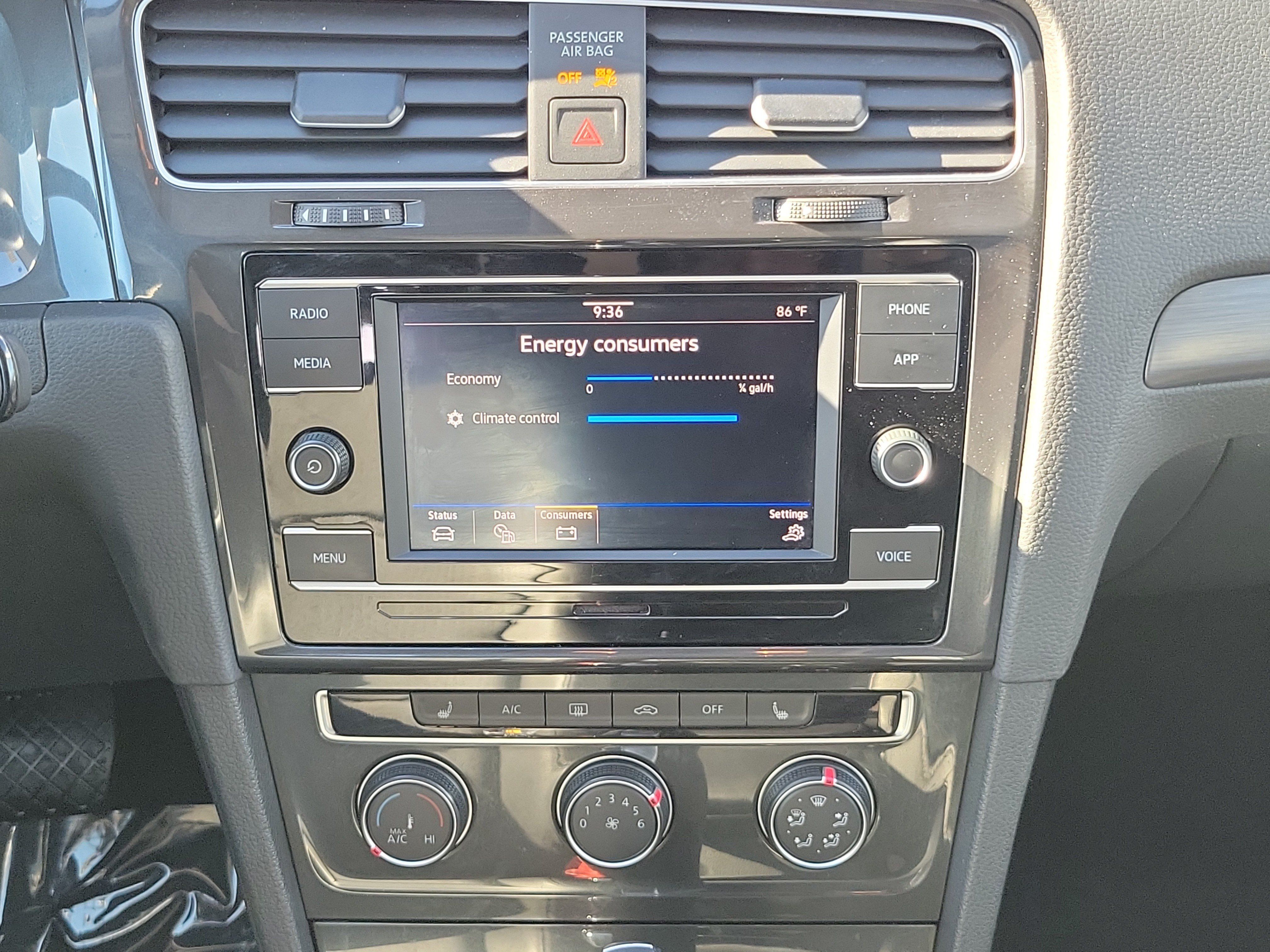 Used 2020 Volkswagen Golf 4-Door FWD image 21