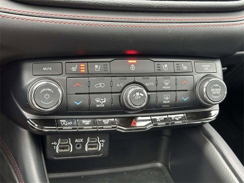 Used 2024 Dodge Durango GT image 11