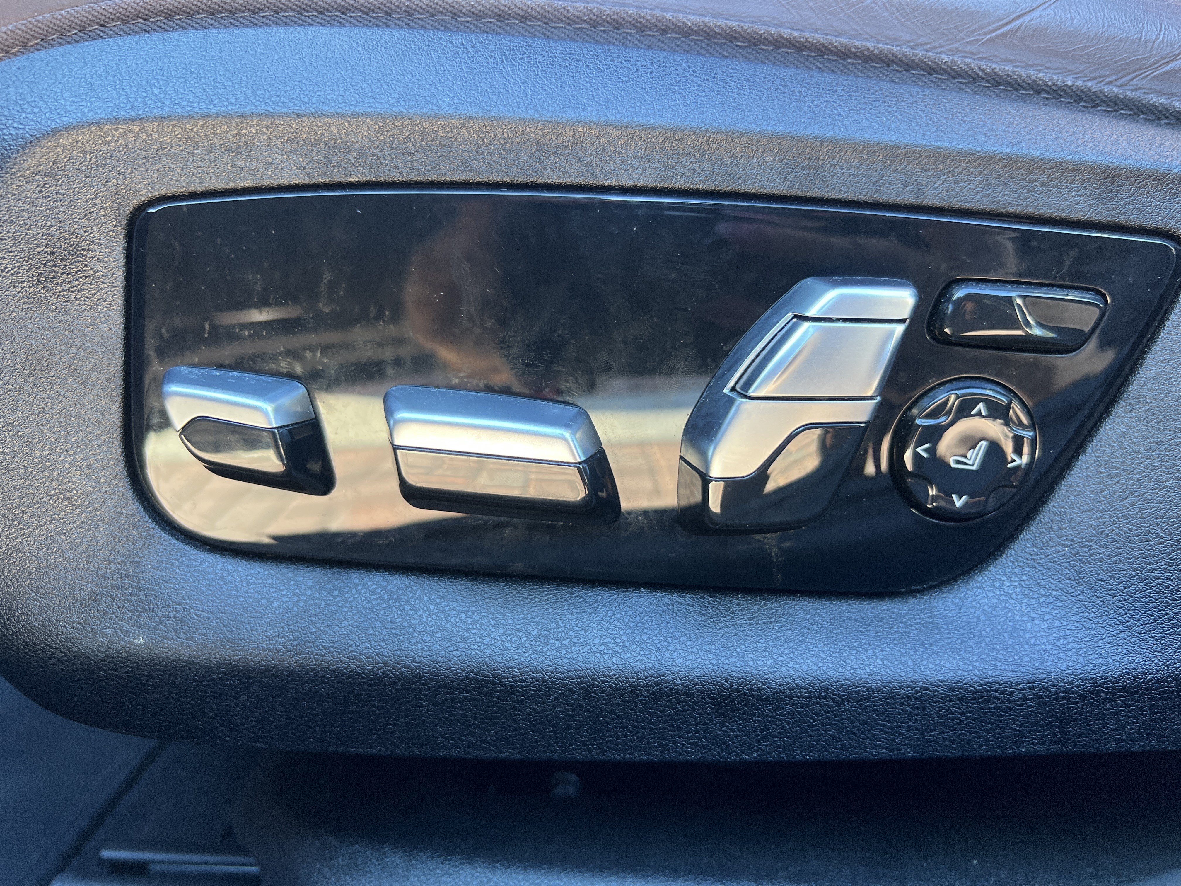 Used 2019 BMW M550i xDrive AWD/4WD image 38