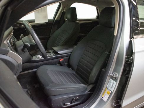 Used 2020 Ford Fusion SE FWD image 20