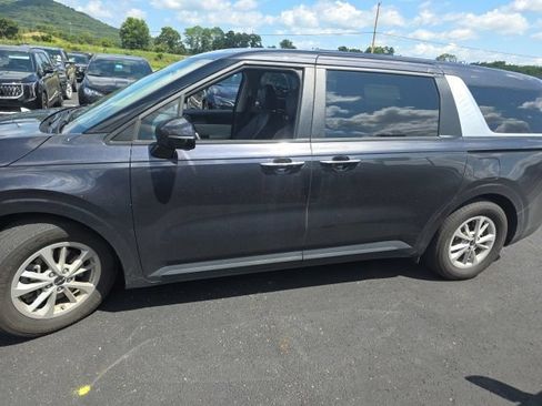 Used 2024 Kia Carnival LX FWD image 2