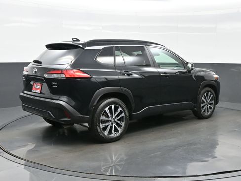 Used 2022 Toyota Corolla Cross XLE w/ Convenience Package image 6