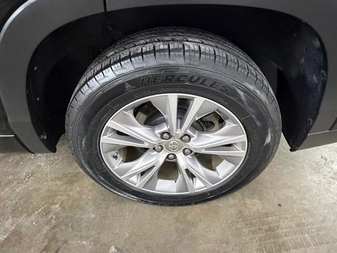 Used 2015 Toyota Highlander Plus FWD image 24