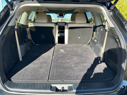 Used 2024 Toyota Highlander Platinum FWD image 27