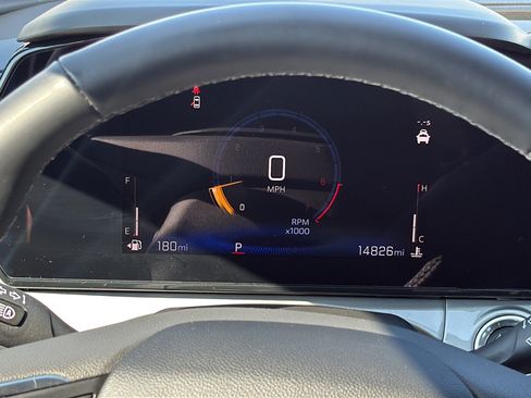 Used 2025 Chevrolet Trax LT w/ Driver Confidence Package FWD image 20