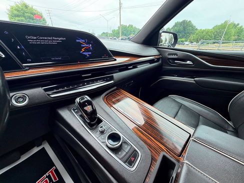 Used 2022 Cadillac Escalade Premium Luxury AWD/4WD image 34