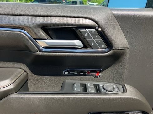 Used 2024 GMC Sierra 1500 AT4 w/ Technology Package AWD/4WD image 22