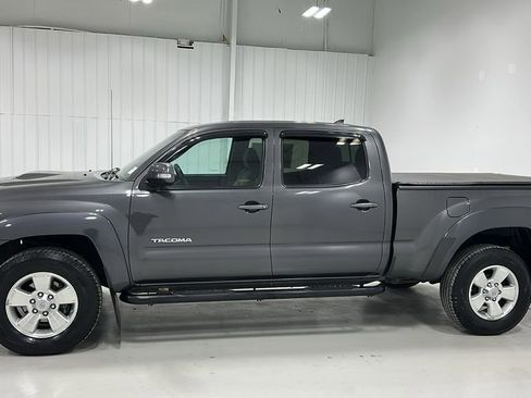 Used 2012 Toyota Tacoma TRD Sport image 2