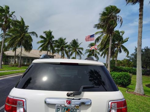 Used 2009 Saturn Outlook XR w/ Convenience Package image 13