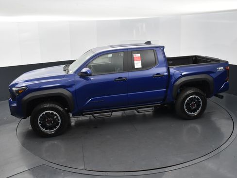 Used 2025 Toyota Tacoma TRD Off-Road image 28