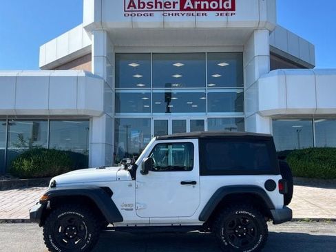 Used 2019 Jeep Wrangler Sport AWD/4WD image 2