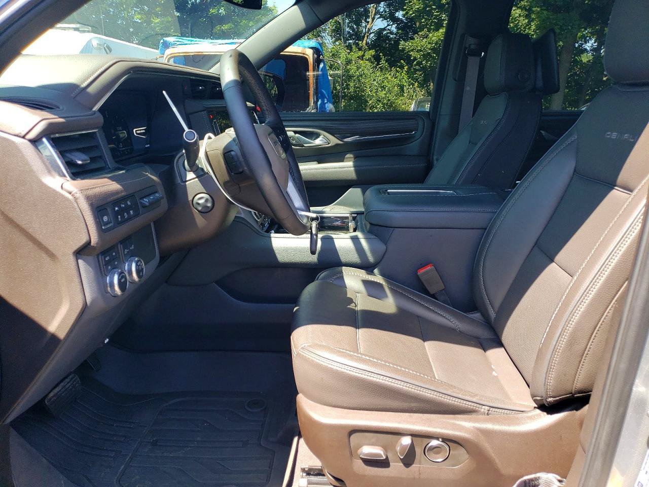 Used 2024 GMC Yukon Denali AWD/4WD image 6