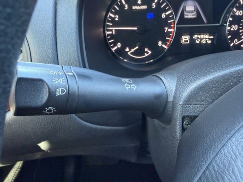 Used 2015 Nissan Pathfinder S image 31