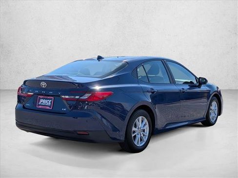 Used 2025 Toyota Camry LE image 5