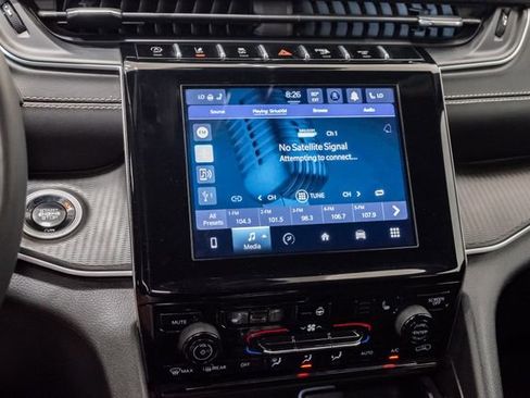 Used 2024 Jeep Grand Cherokee Altitude AWD/4WD image 16