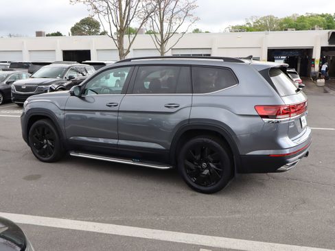 Used 2024 Volkswagen Atlas SE image 8