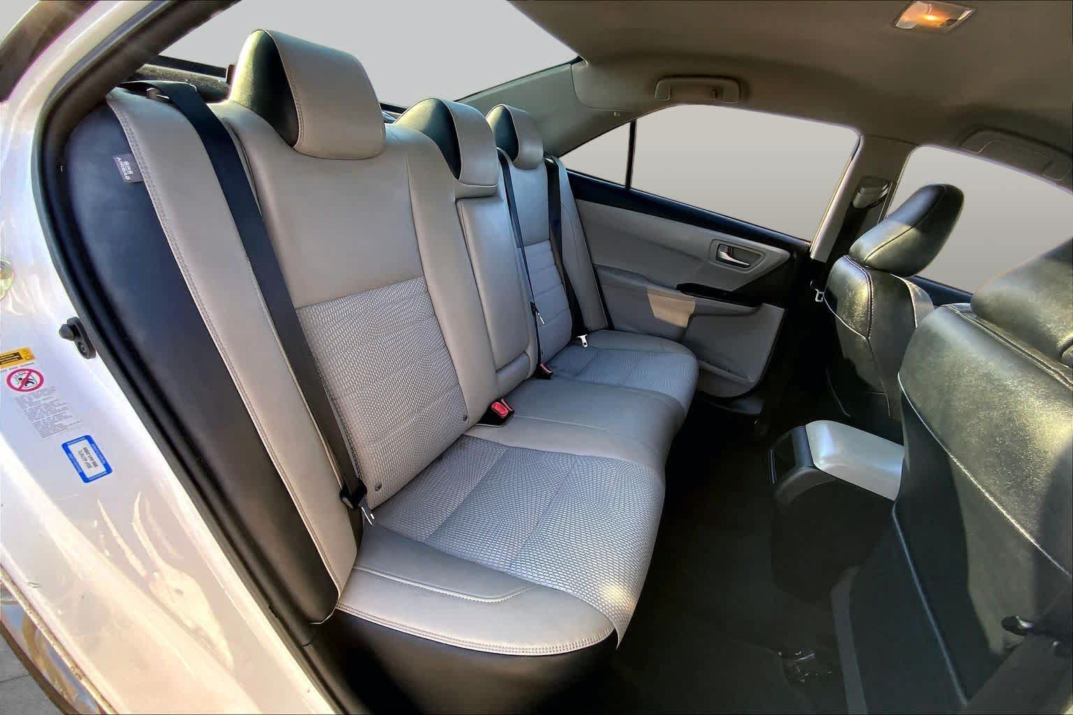 Used 2016 Toyota Camry SE FWD image 18