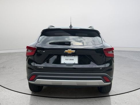 Used 2025 Chevrolet Trax LT FWD image 8