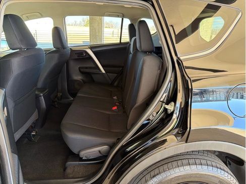 Used 2015 Toyota RAV4 LE image 11