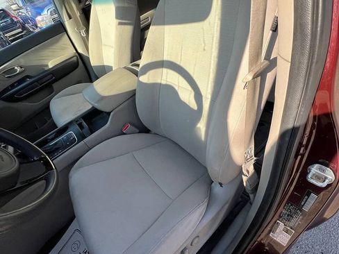 Used 2015 Kia Sedona LX w/ LX Convenience Package FWD image 3