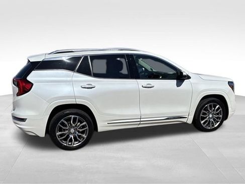 Used 2022 GMC Terrain Denali w/ Denali Premium Package AWD/4WD image 12