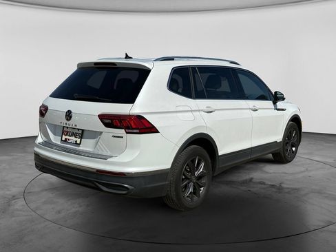 Used 2023 Volkswagen Tiguan SE w/ Panoramic Sunroof Package AWD/4WD image 10