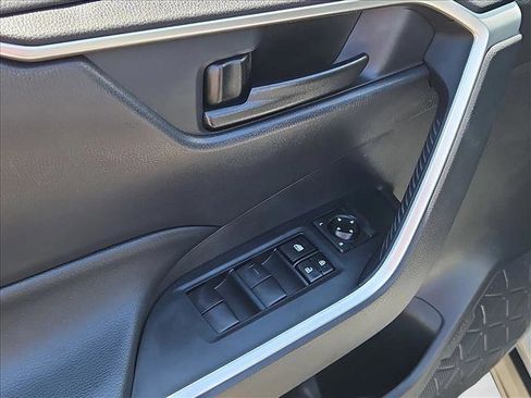 Used 2021 Toyota RAV4 LE w/ Carpet Mat Package (TMS) FWD image 11