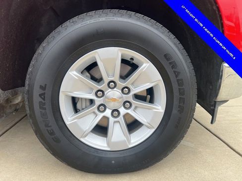 Used 2025 Chevrolet Silverado 1500 LT image 3