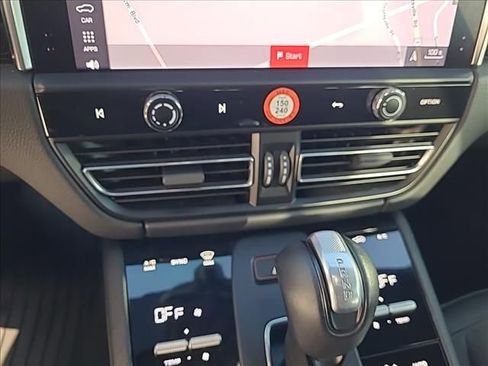 Used 2022 Porsche Macan image 14