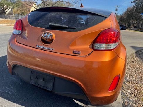 Used 2014 Hyundai Veloster RE:FLEX Edition image 9