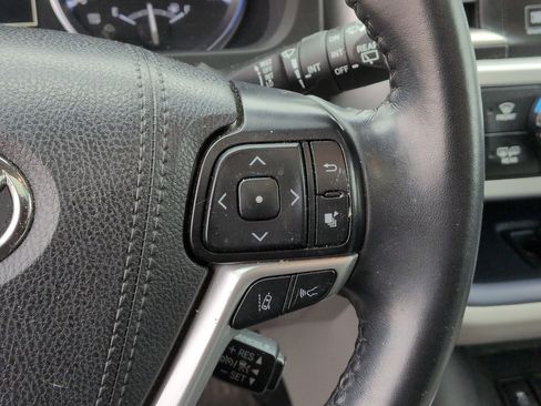 Used 2019 Toyota Highlander Limited image 19