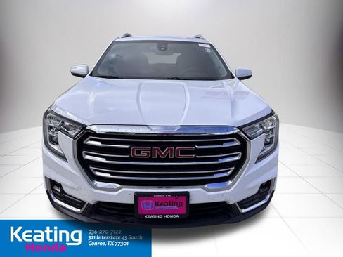 Used 2022 GMC Terrain SLT w/ LPO, Floor Liner Package FWD image 3