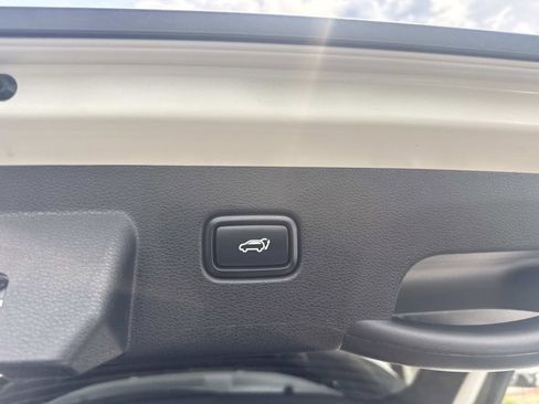 Used 2026 Kia Sportage EX FWD image 8