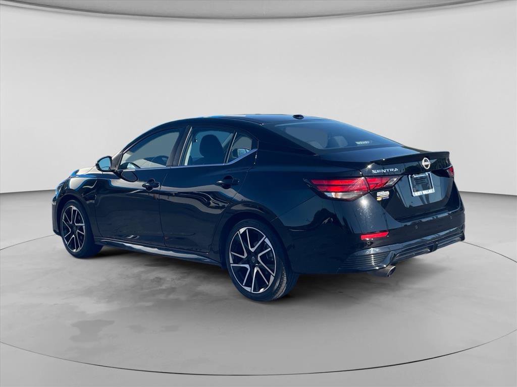 Used 2025 Nissan Sentra SR FWD image 5