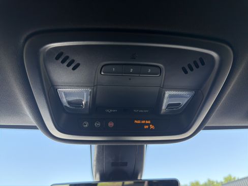Certified 2023 Chevrolet Traverse LT w/ LT Premium Package FWD image 25