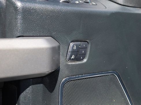 Used 2016 Ford F150 Platinum w/ Equipment Group 701A Luxury AWD/4WD image 6