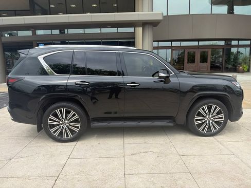 Used 2023 Lexus LX 600 4WD w/ Accessory Package (Z1) image 7