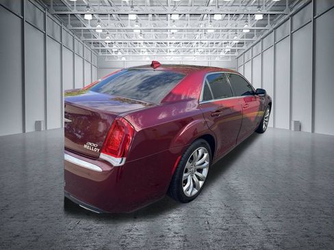 Used 2022 Chrysler 300 Touring RWD image 9