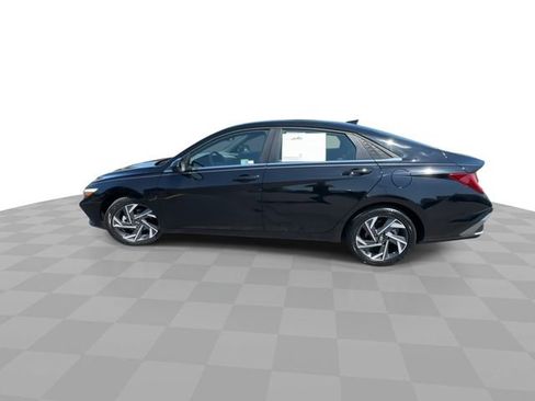 Used 2025 Hyundai Elantra SEL FWD image 6