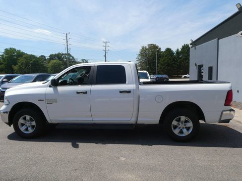 Used 2019 RAM 1500 Classic SLT AWD/4WD image 9