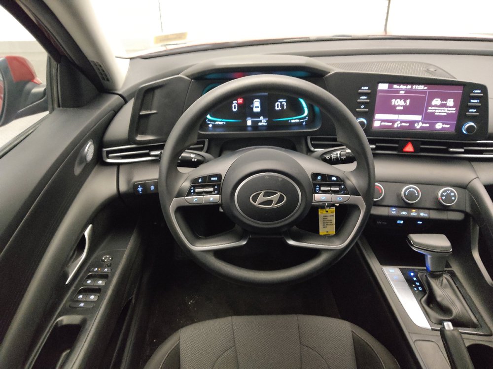 Used 2025 Hyundai Elantra SE FWD image 22