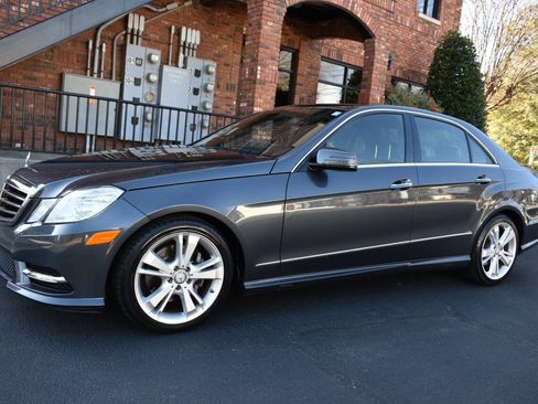 Used 2013 Mercedes-Benz E 350 4MATIC Sedan image 2
