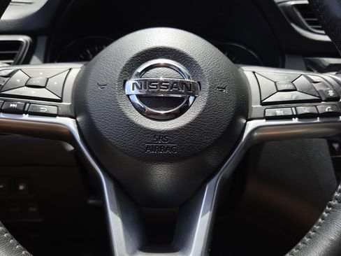 Used 2018 Nissan Rogue SV w/ Premium Package FWD image 26