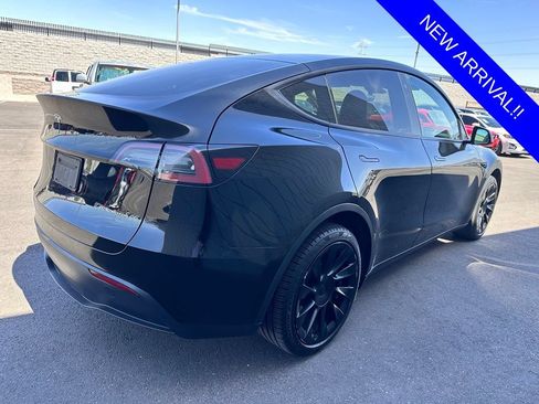 Used 2023 Tesla Model Y Long Range AWD/4WD image 4