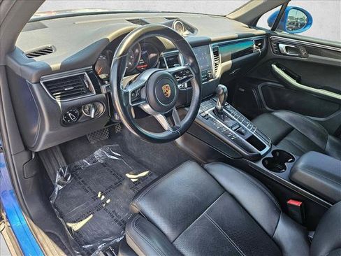 Used 2018 Porsche Macan AWD/4WD image 9